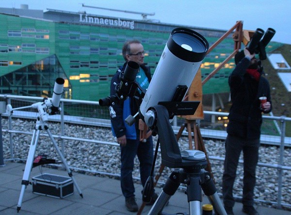 Michael Wilkinson and Matys Eikelboom with their own telescopes | Photo Blaauw Observatory
