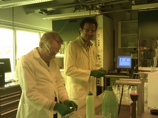 Scientists at work (left: Dago de Leeuw)