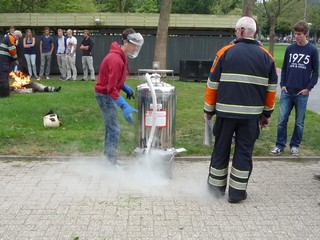 Handling liquid nitrogen