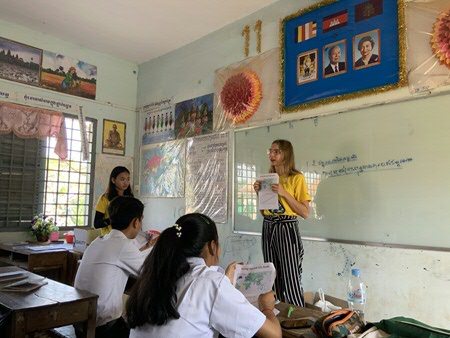 Kim teaching a class | Photo: Mare Dijkstra