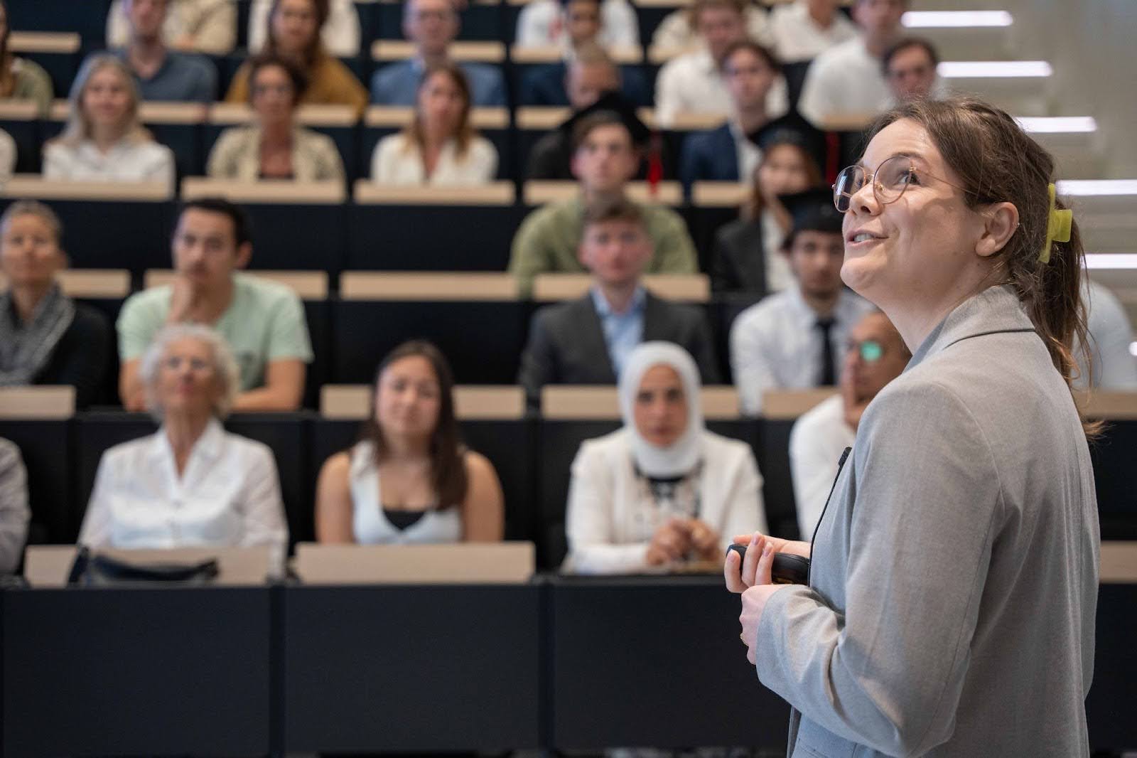 Impressie van een college
