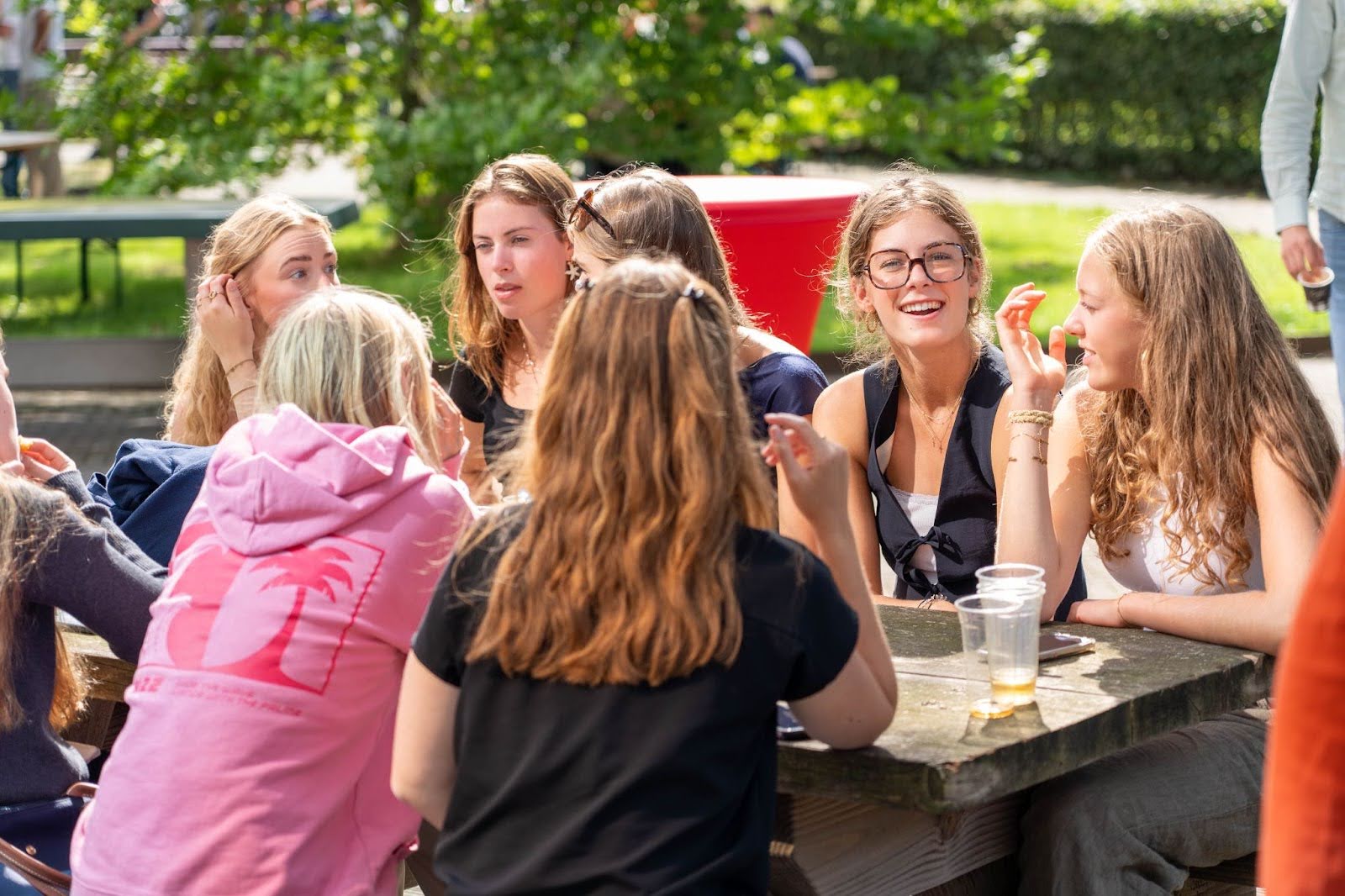 Groepsfoto bij een evenement
