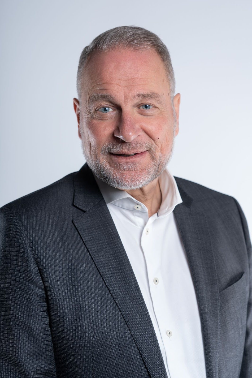 Individuele portretfoto met neutrale achtergrond