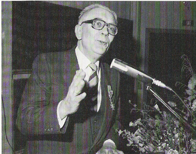 dr. D.W.Smits tijdens zijn afscheidsreceptie