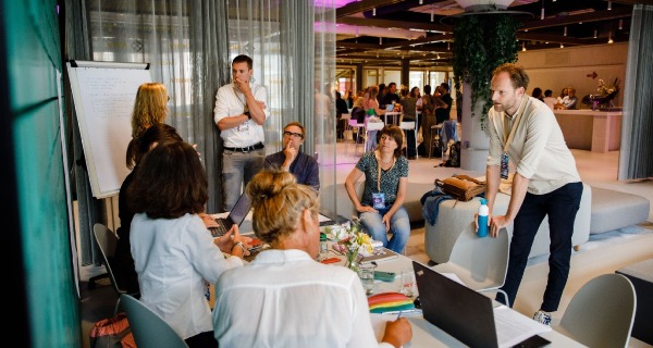 Over het House of Connections