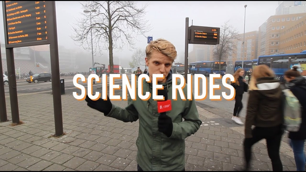 Merel Keijzer vertelt in het Engels over haar taalkundige onderzoek