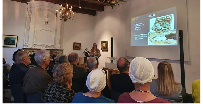 Tijdens de lezing van Margreet Wieske