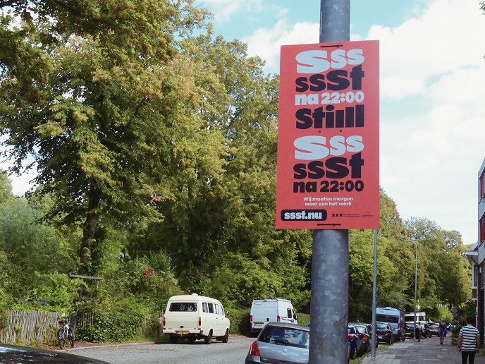 Een van de Ssst! borden in de Schilderswijk