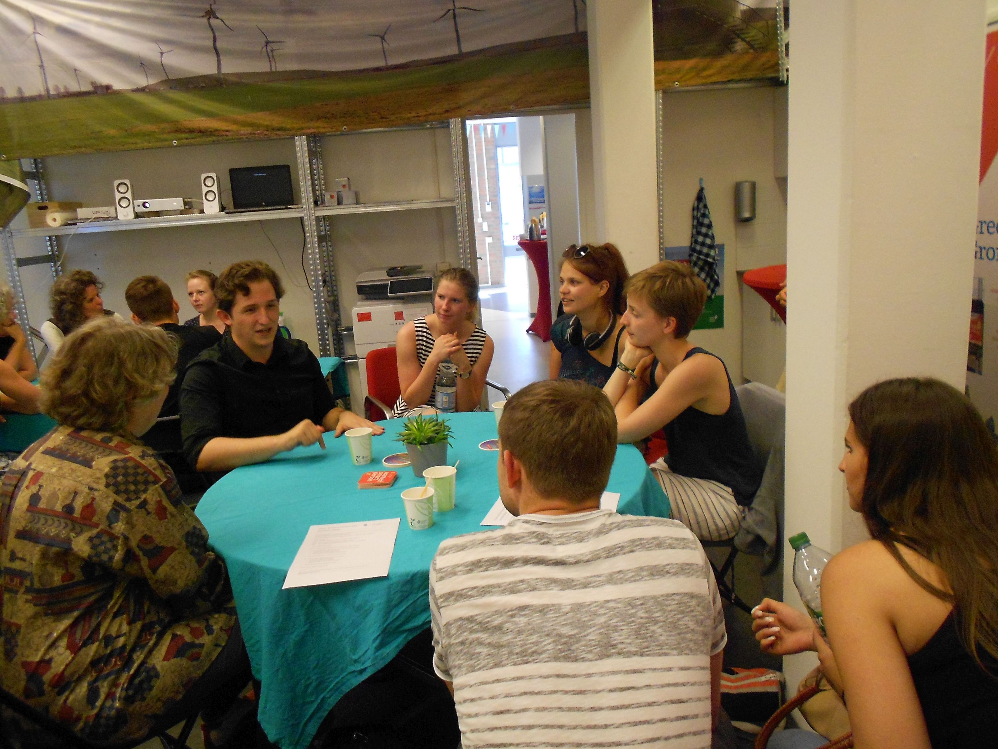 Studenten uit Vechta en Groningen bespreken hun project