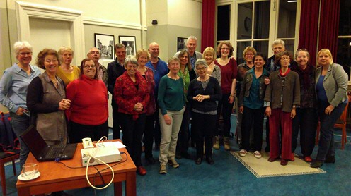 Kooriander was blij met de workshop van Marieke Baakman (studente Frans, rechts van het midden in bordeauxrode trui)