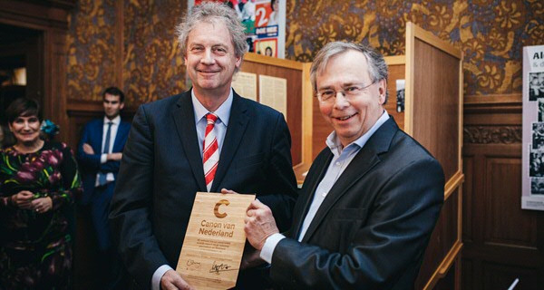Overhandiging Canonschildje aan Elmer Sterken