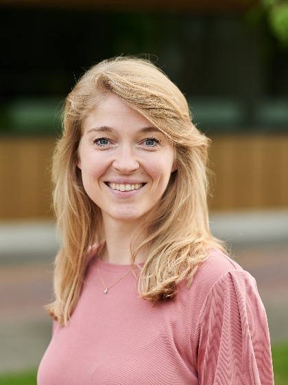 dr. F. (Floor) Velthuis