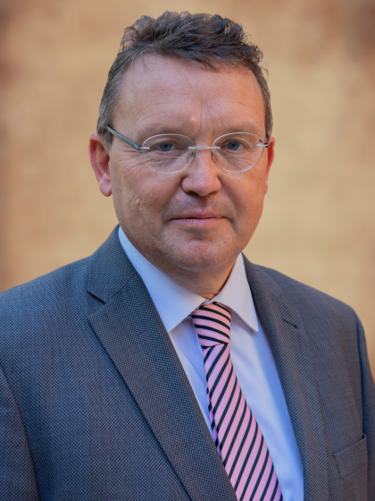 Profielfoto van prof. dr. J. (Jouke) de Vries