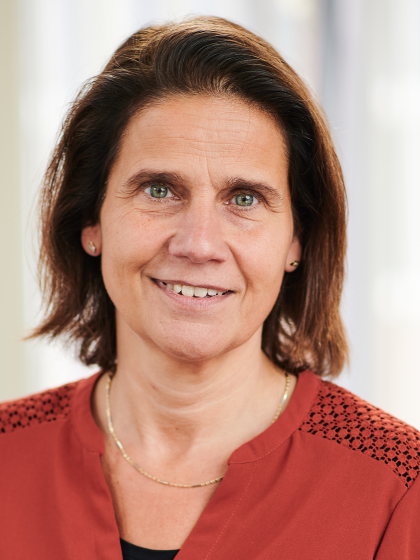 L.J. (Linda) van der Wagt-Claus