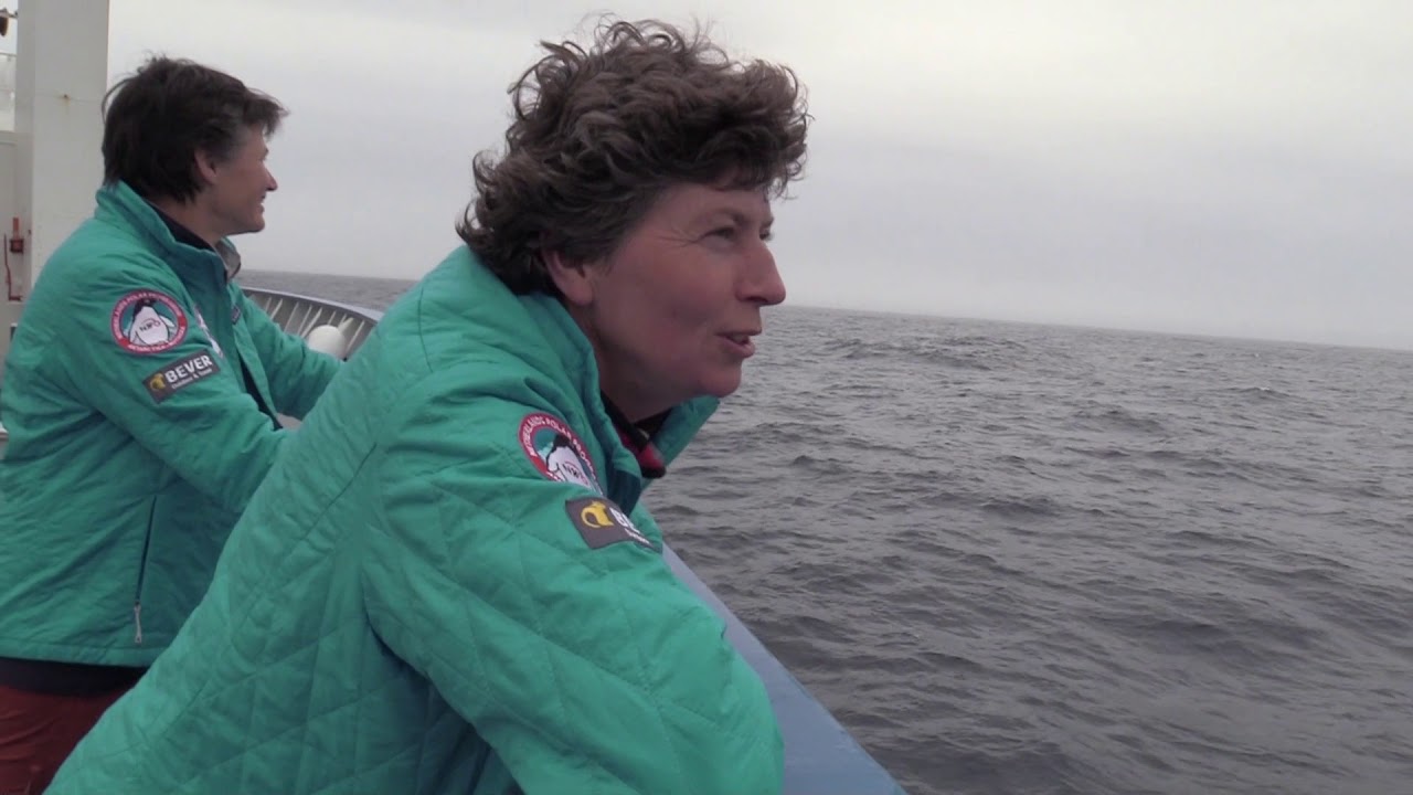 Dr. Jacqueline Stefels (l) en dr. Maria van Leeuwe (r) op de RV Pelagia