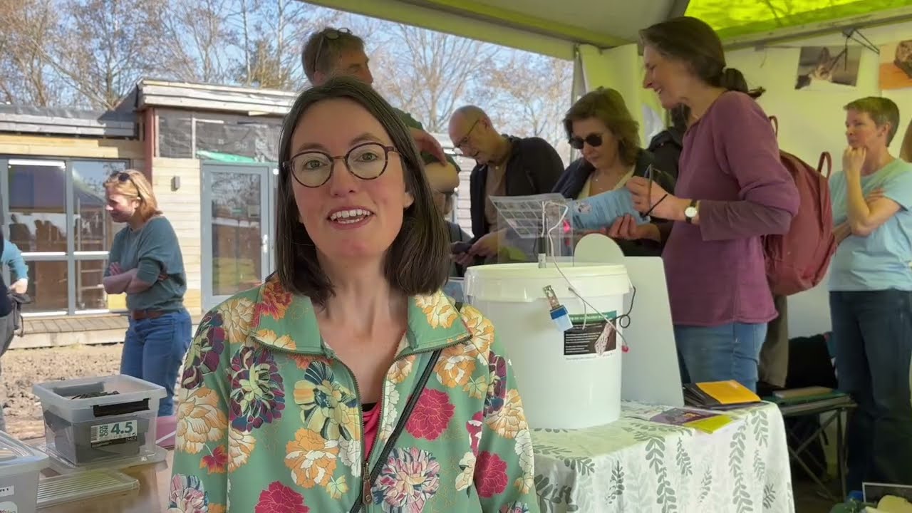 Ecologie student Karsten Schoonbeek en hoofd van Science LinX Renske de Jonge vertellen in deze video over het nieuwe nachttuinen project. | Beeld: Theo Jurriens