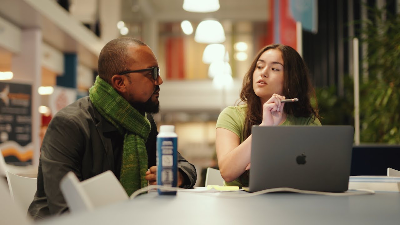 What is it like to study at the Faculty of Economics and Business?