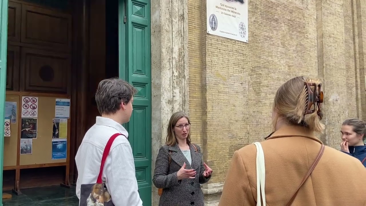 Deze sfeerimpressie van een KNIR-excursie o.l.v. dr. Laura Overpelt is in 2024 gemaakt door de KNIR ambassadeurs.