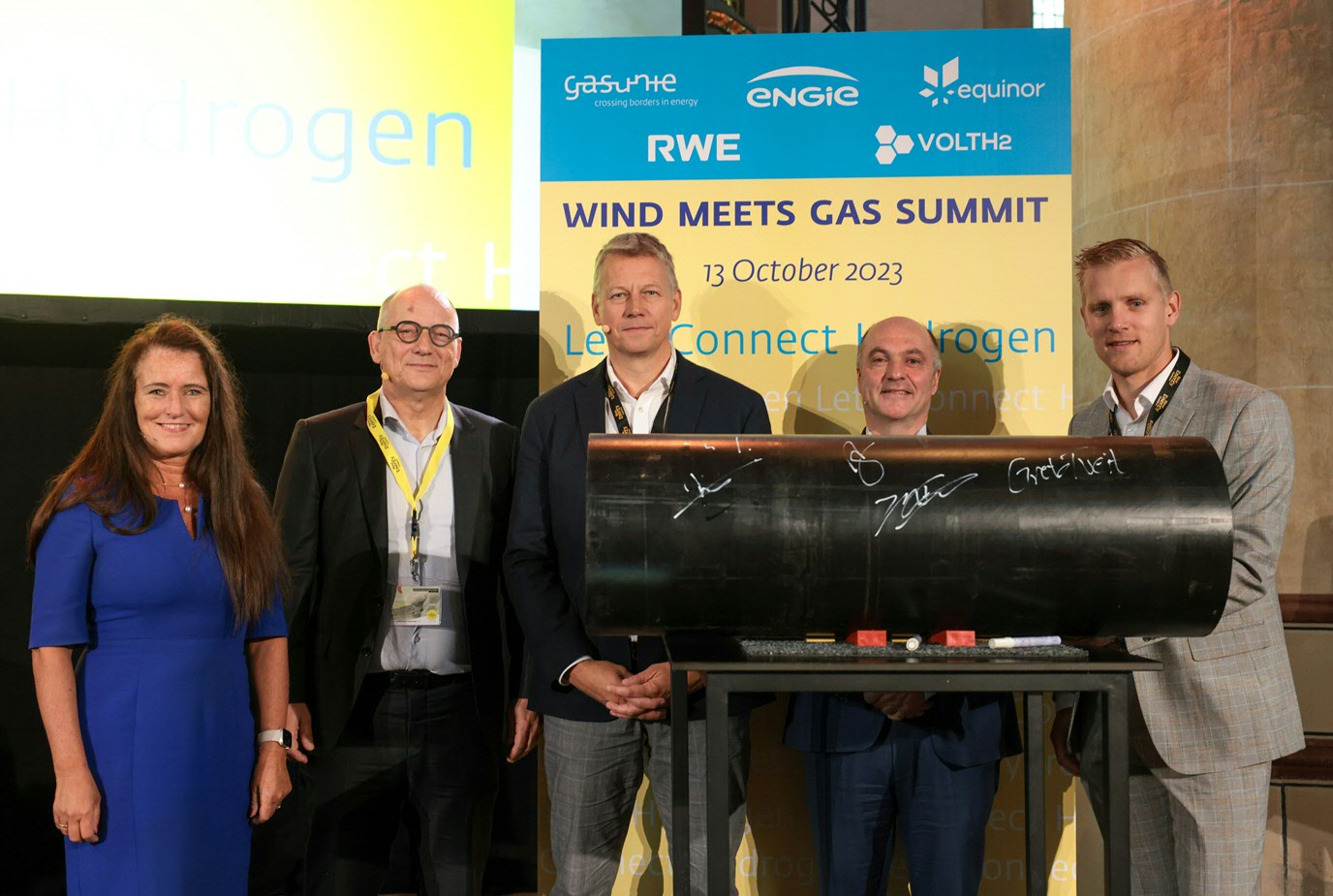 V.l.n.r. Grete Tveit (Equinor), Roger Miesen (RWE), Pierre Devillers (Engie), Hans Coenen (Gasunie) en Arjan Schipaanboord (VoltH2)