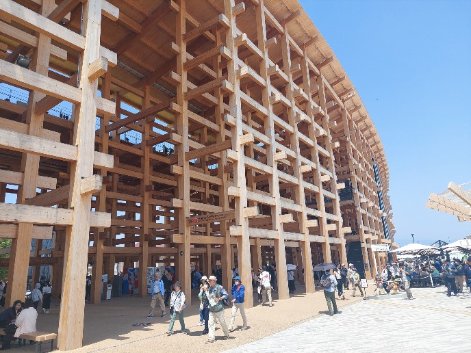 The 'wooden ring' at the Osaka Expo
